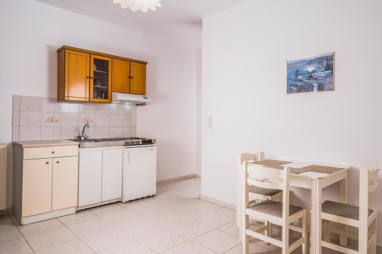 Captain Michalis Apartments Galatás Extérieur photo