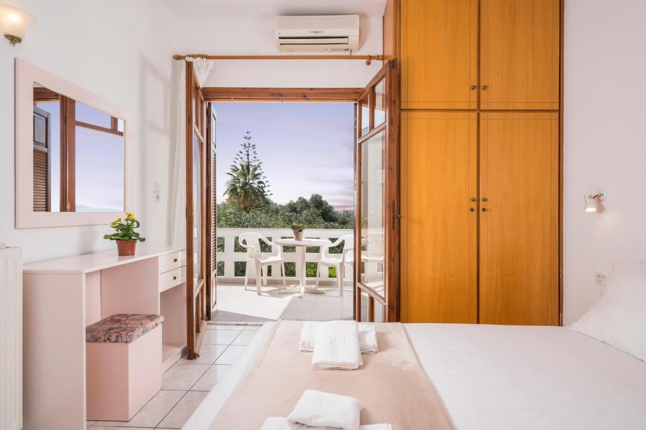 Captain Michalis Apartments Galatás Extérieur photo