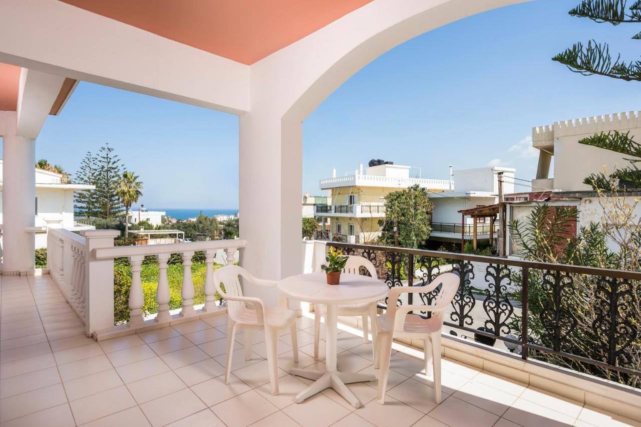 Captain Michalis Apartments Galatás Extérieur photo