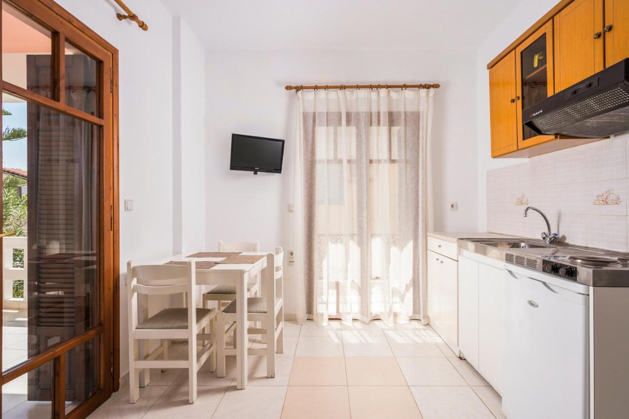 Captain Michalis Apartments Galatás Extérieur photo