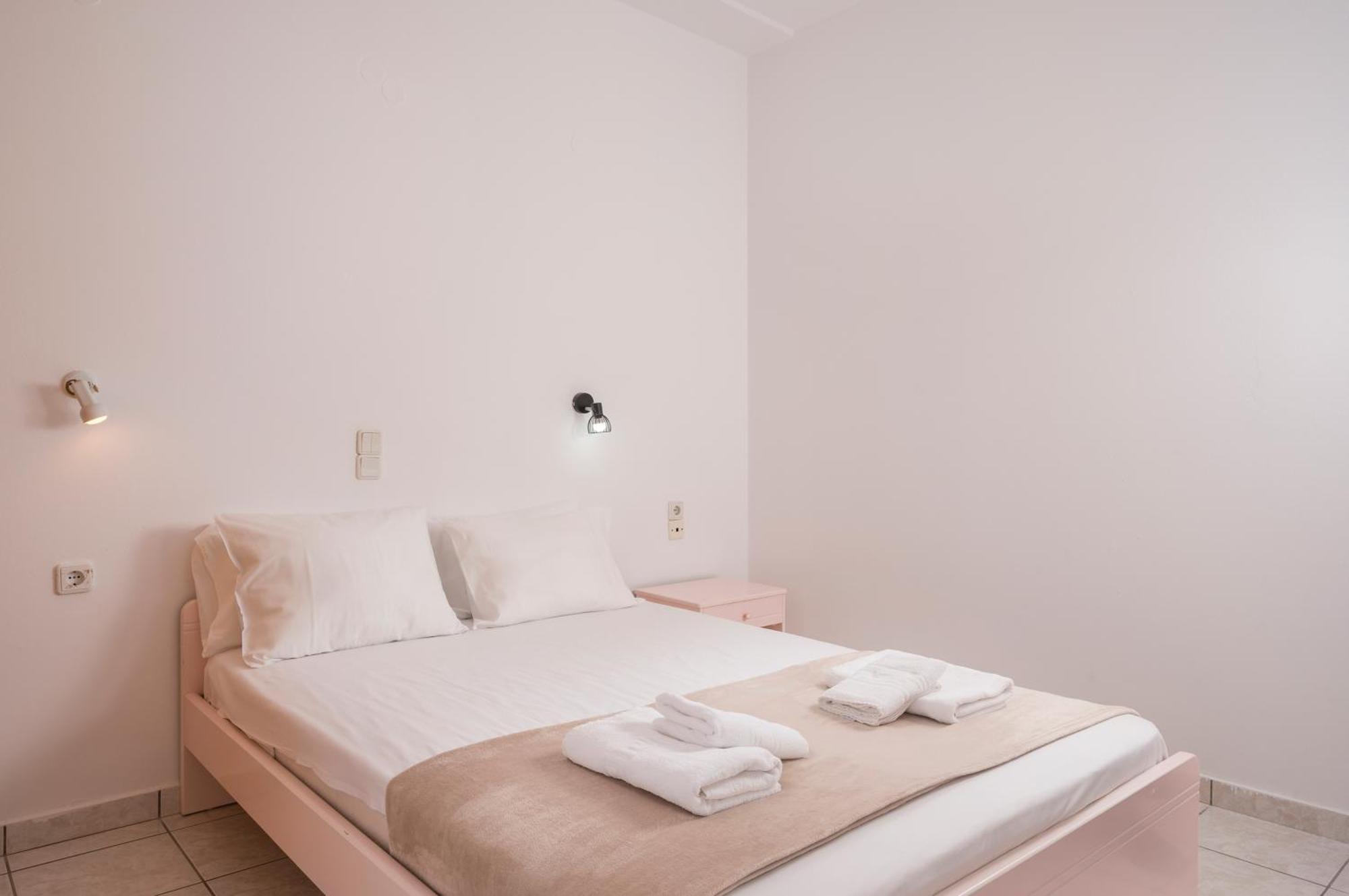 Captain Michalis Apartments Galatás Extérieur photo