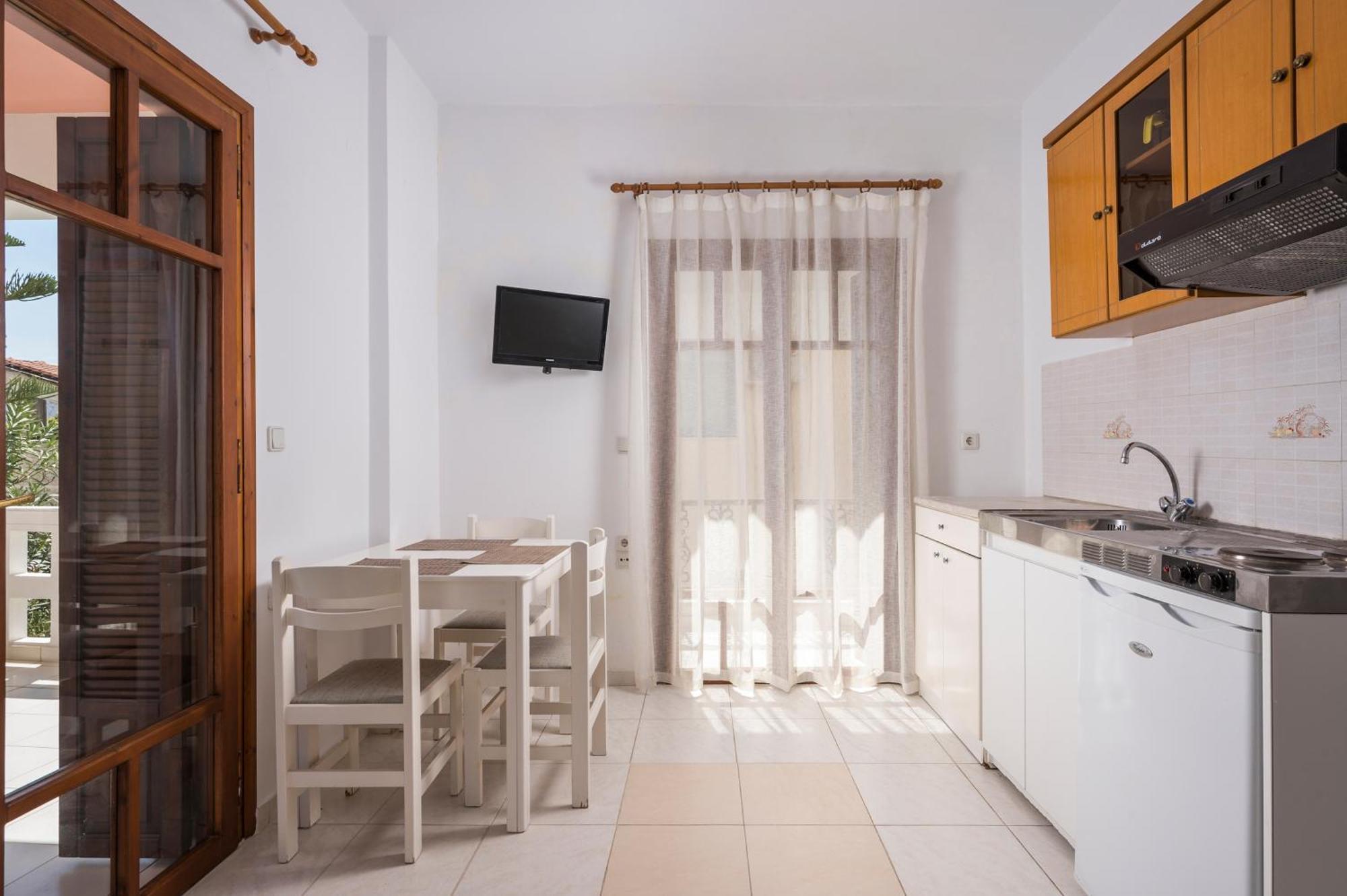 Captain Michalis Apartments Galatás Extérieur photo