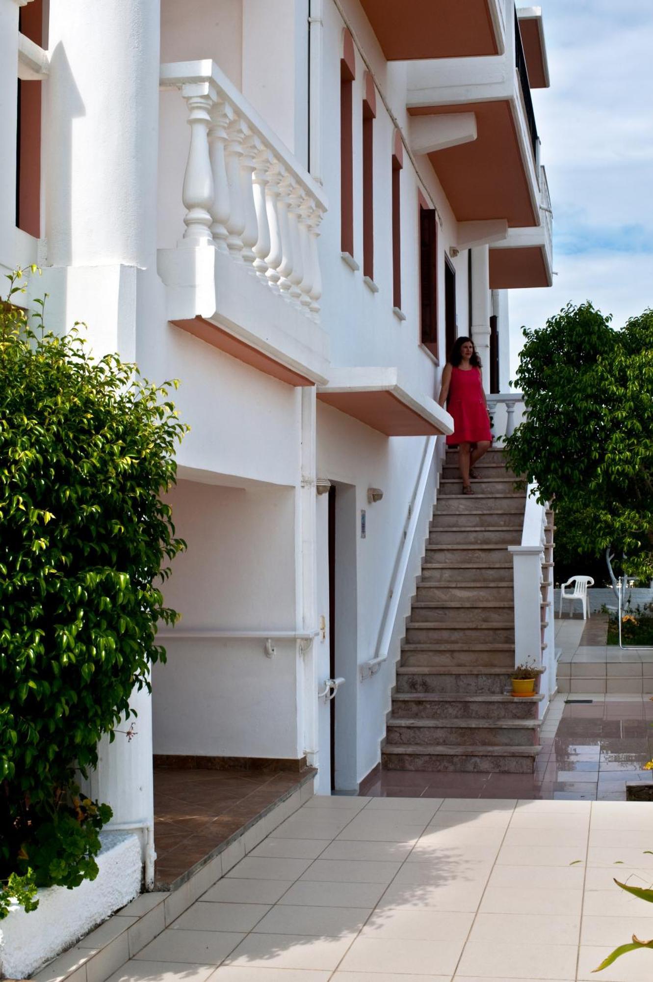 Captain Michalis Apartments Galatás Extérieur photo
