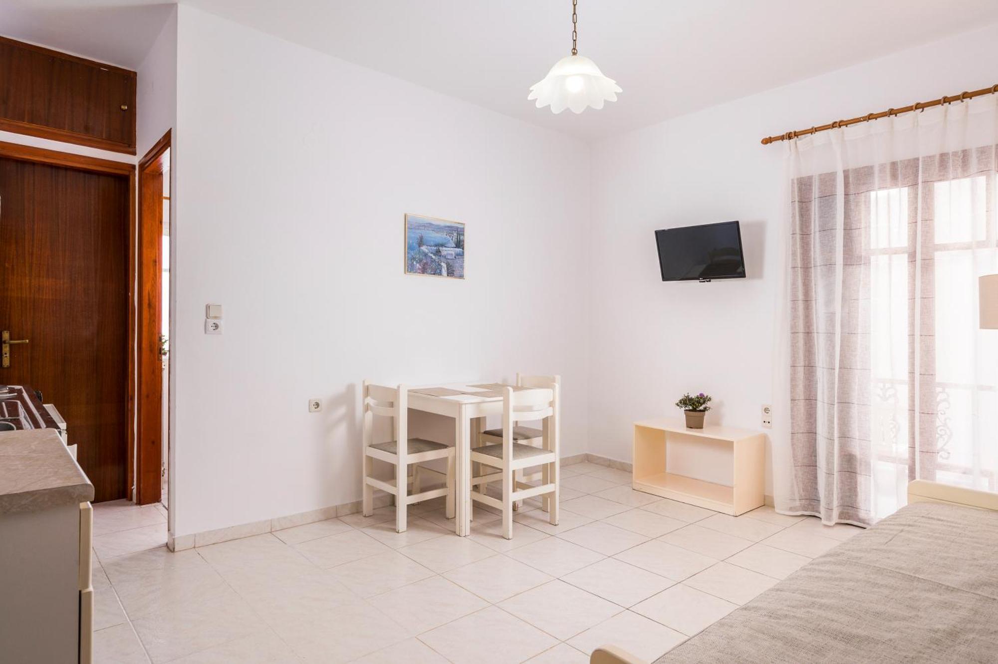 Captain Michalis Apartments Galatás Extérieur photo