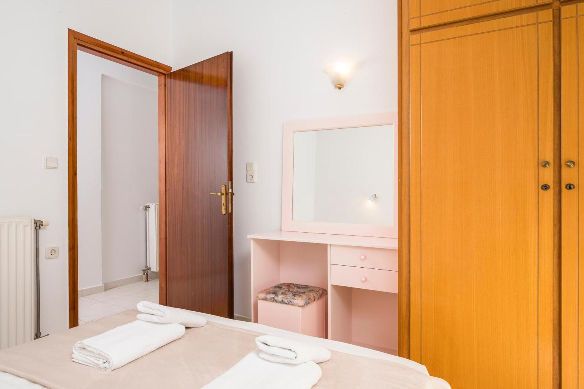 Captain Michalis Apartments Galatás Extérieur photo
