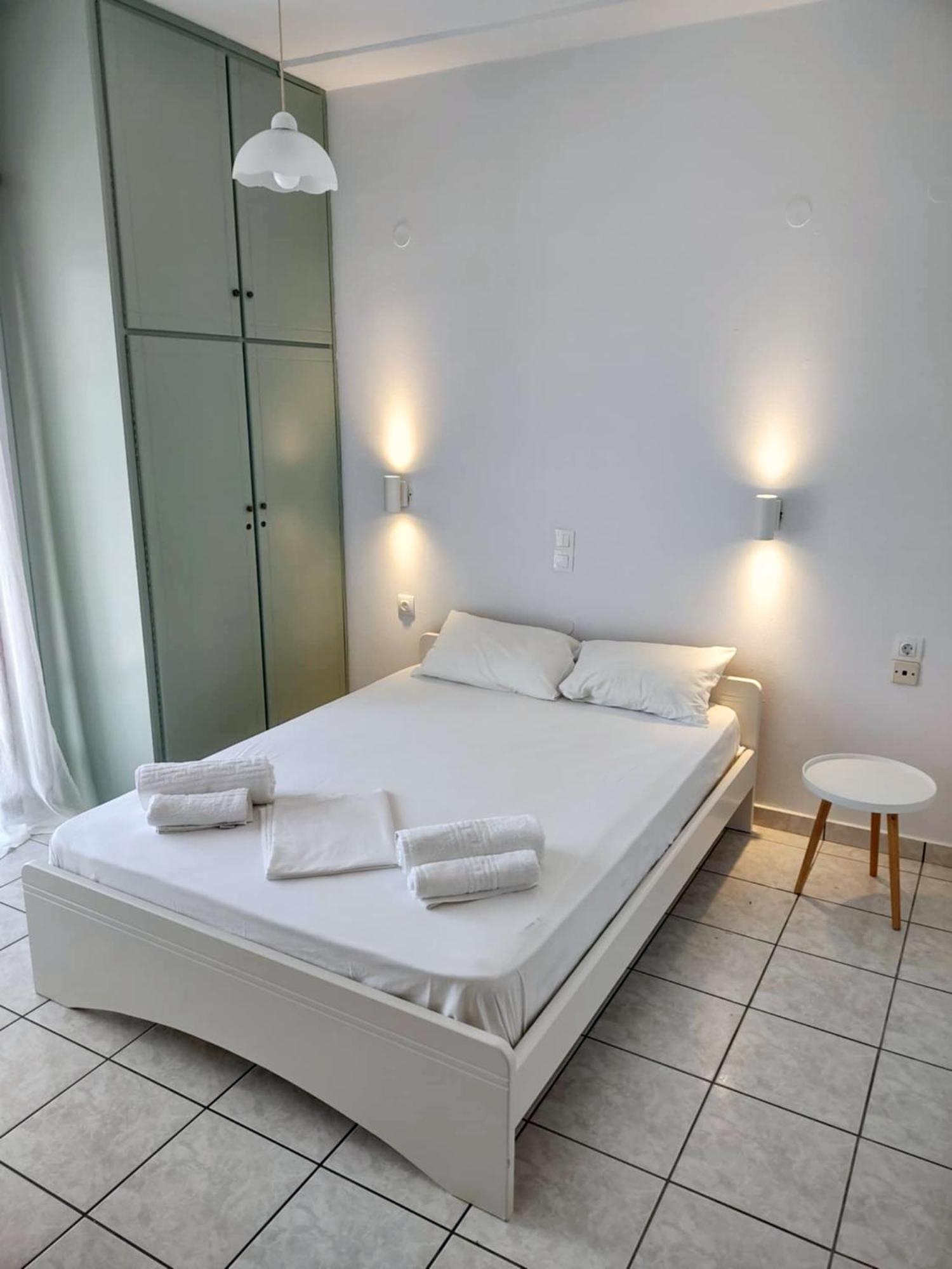 Captain Michalis Apartments Galatás Extérieur photo